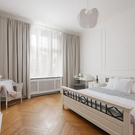 Airstay Prague : Deluxe Apartment Old Town Exterior photo